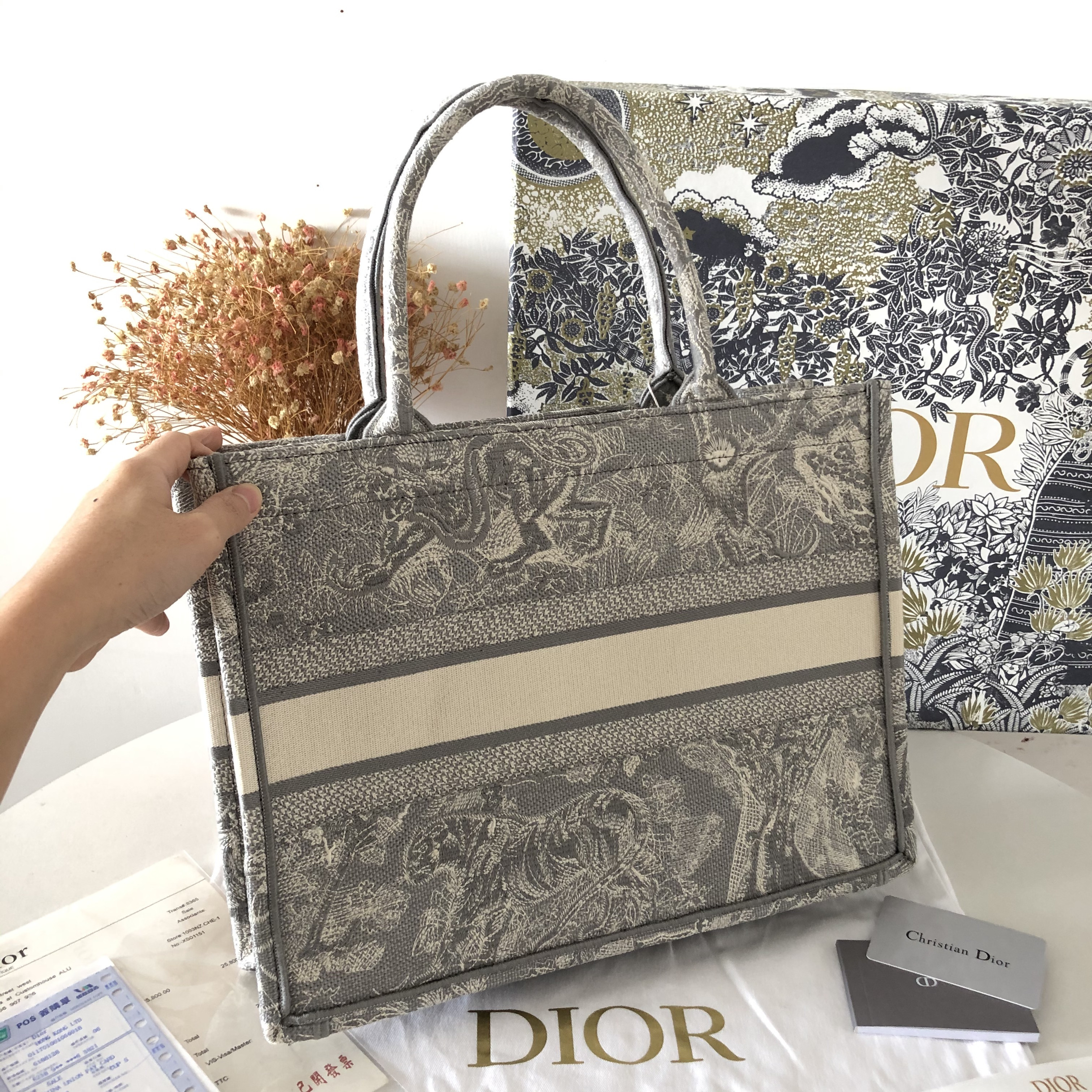 디올 토트백 북토트백